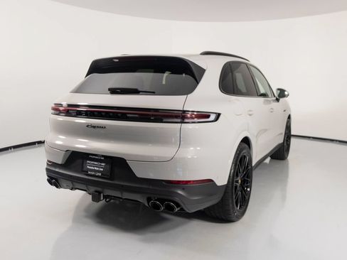 Certified 2026 Porsche Cayenne E-Hybrid AWD/4WD image 11