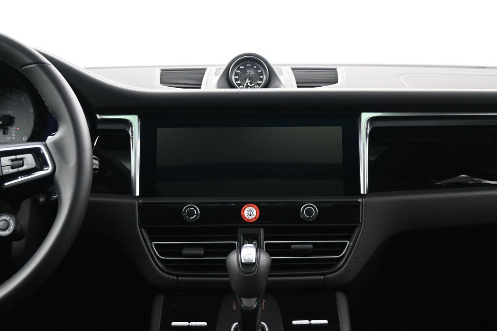 Certified 2026 Porsche Macan S AWD/4WD image 11