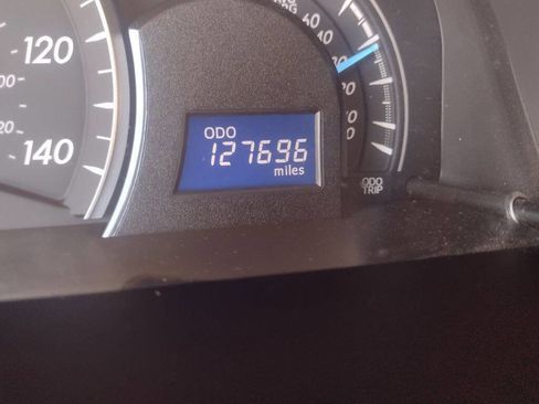 Used 2014 Toyota Camry L image 15