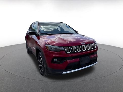 Used 2025 Jeep Compass Limited AWD/4WD image 3