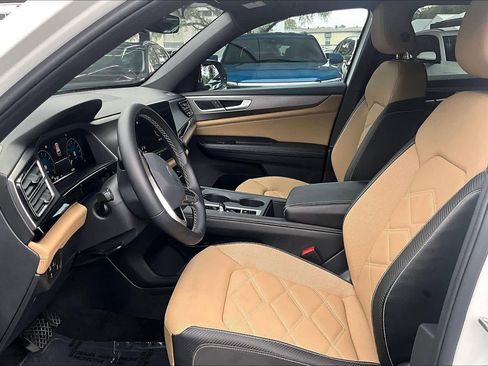 Used 2024 Volkswagen Atlas Cross Sport SE FWD image 9