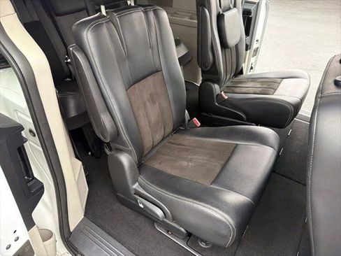 Used 2019 Dodge Grand Caravan SXT image 27