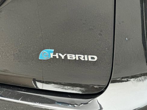 Used 2024 Chrysler Pacifica Select image 33