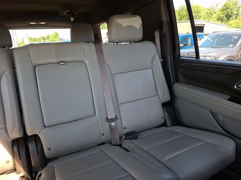 Used 2024 Chevrolet Suburban Z71 w/ Off-Road Capability Package AWD/4WD image 20