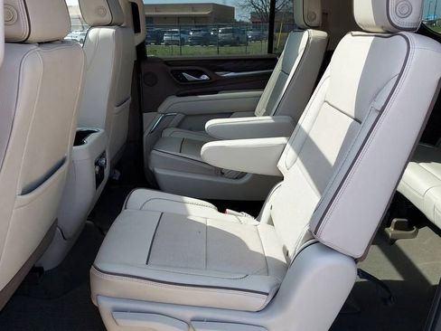 Used 2022 GMC Yukon XL Denali w/ Denali Premium Package image 25