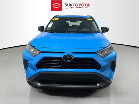 Used 2021 Toyota RAV4 LE FWD image 10