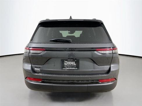 Used 2024 Jeep Grand Cherokee Altitude AWD/4WD image 12