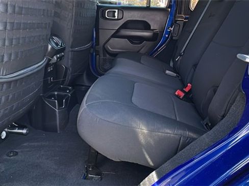 Used 2018 Jeep Wrangler Unlimited Sahara image 21