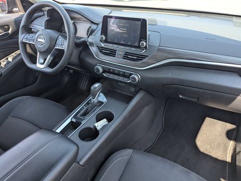 Used 2025 Nissan Altima 2.5 SV FWD image 32