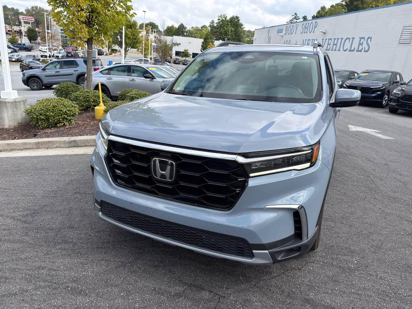 Used 2024 Honda Pilot Touring image 4