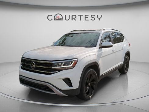 Used 2023 Volkswagen Atlas SE FWD image 2