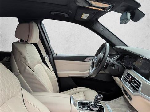 Used 2021 BMW X7 M50i AWD/4WD image 28