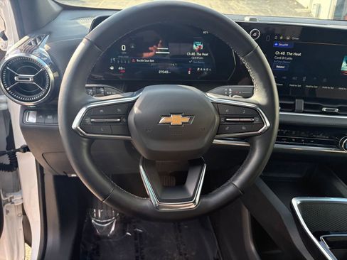 Used 2025 Chevrolet Equinox LT FWD image 28
