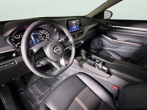 Used 2024 Nissan Altima 2.5 SR FWD image 18