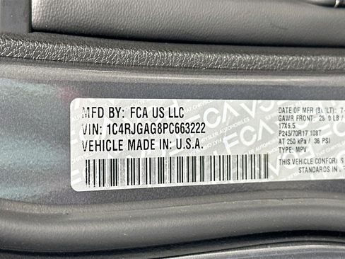 Used 2023 Jeep Grand Cherokee Laredo RWD image 29