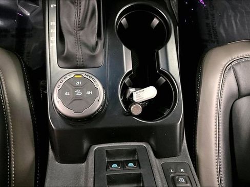 Used 2025 Ford Bronco Outer Banks image 34