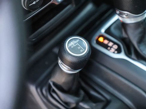 Used 2020 Jeep Gladiator Sport w/ Auxiliary Switch Group AWD/4WD image 19