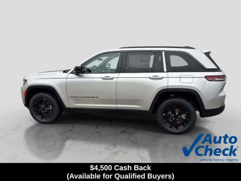New 2026 Jeep Grand Cherokee Altitude AWD/4WD image 2