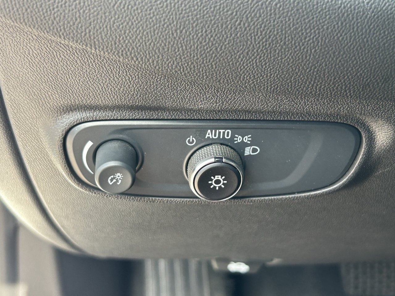 Used 2024 Chevrolet Equinox LT FWD image 33