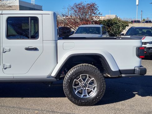 New 2025 Jeep Gladiator Mojave image 5