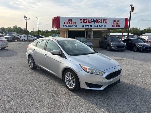 Used 2018 Ford Focus SE image 3