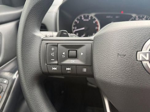 Used 2025 Nissan Rogue S FWD image 23
