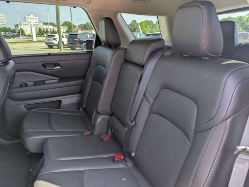 Used 2023 Nissan Pathfinder SL AWD/4WD image 29