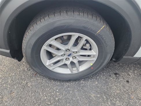 New 2026 Ford Explorer Active image 9