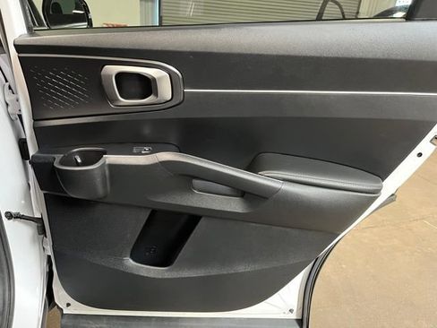 Used 2022 Kia Sorento LX FWD image 13