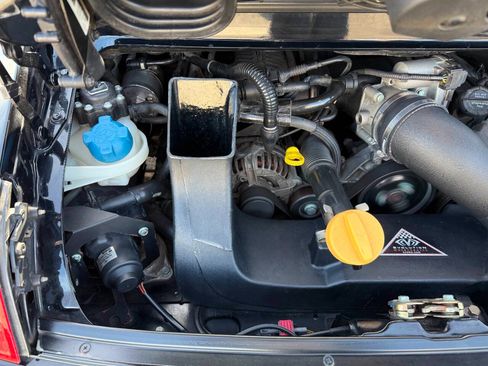 Used 2000 Porsche 911 Carrera 4 image 32