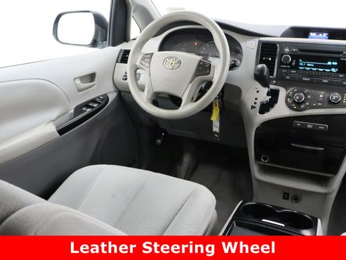 Used 2011 Toyota Sienna LE image 28