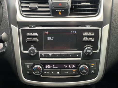 Used 2017 Nissan Altima 2.5 SL w/ Moonroof Package image 11