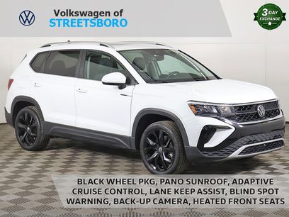 Used 2023 Volkswagen Taos SE w/ Panoramic Sunroof Package