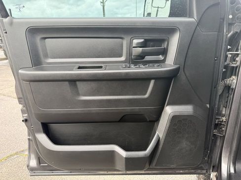 Used 2018 RAM 2500 Tradesman w/ Chrome Appearance Group image 11