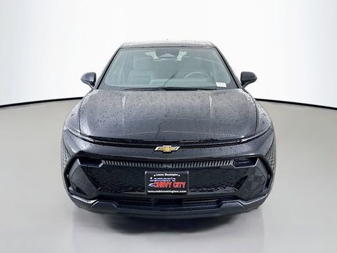 New 2026 Chevrolet Equinox EV LT image 2