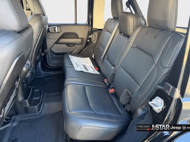 New 2025 Jeep Wrangler Unlimited Sahara AWD/4WD image 17