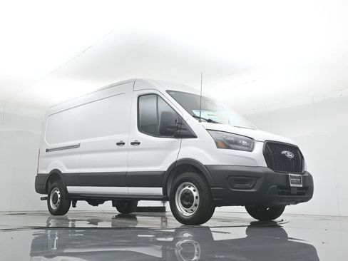 New 2026 Ford Transit 250 148 Medium Roof w/ Load Area Protection Package RWD image 40
