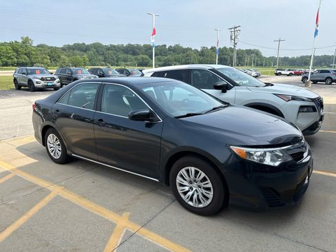 Used 2014 Toyota Camry LE FWD image 2