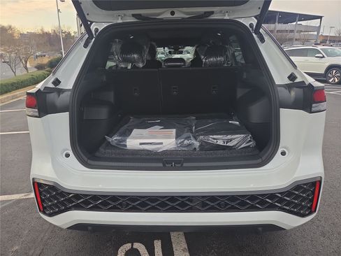 New 2026 Volkswagen Tiguan SE R-Line image 5