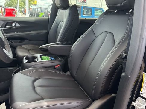 New 2026 Chrysler Voyager LX FWD image 10