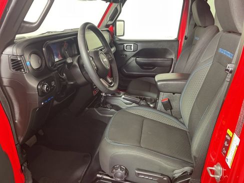 Certified 2025 Jeep Wrangler Unlimited Rubicon 4xe w/ Convenience Group AWD/4WD image 10