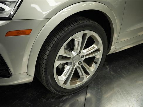 Used 2018 Audi Q3 2.0T Premium Plus w/ Premium Plus Package FWD image 4