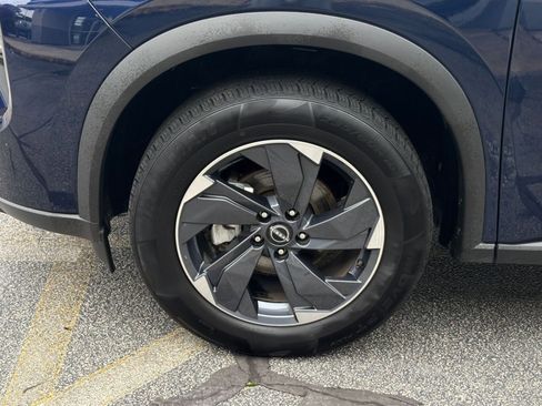 Used 2025 Nissan Rogue SV image 32