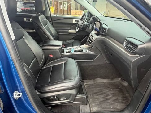 Used 2020 Ford Explorer XLT w/ Equipment Group 202A AWD/4WD image 36