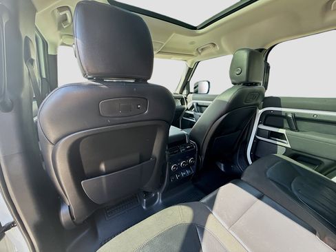 Used 2020 Land Rover Defender 110 SE image 25