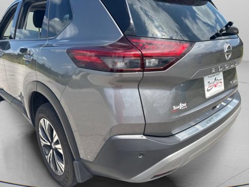 Used 2021 Nissan Rogue SV AWD/4WD image 7