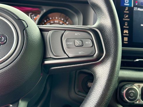 Used 2025 Jeep Wrangler Sport image 22