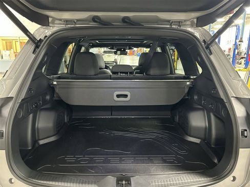 Used 2025 Subaru Forester Premium image 27