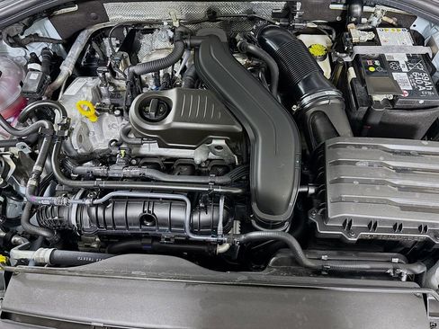 Used 2025 Volkswagen Jetta SE image 32