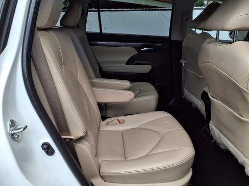 Used 2020 Toyota Highlander Limited FWD image 20